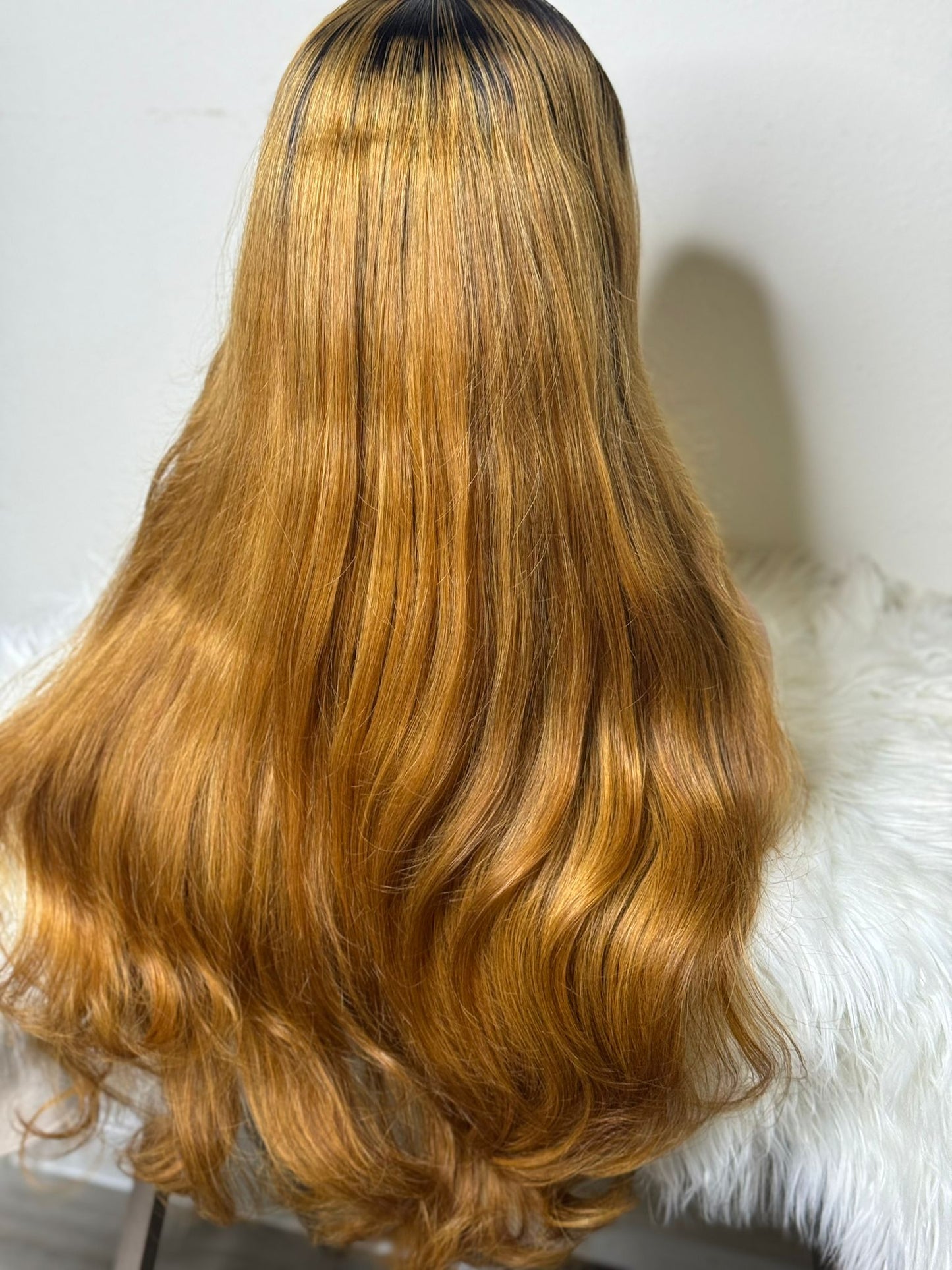 SDD wavy hair (Blonde/Dark Root) color